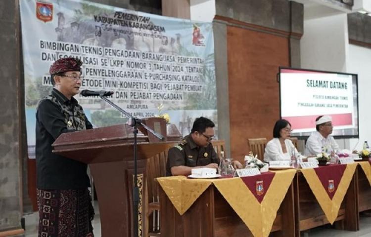 Bupati Gede Dana Buka Bimtek Pengadaan Barang dan Jasa di Kabupaten Karangasem